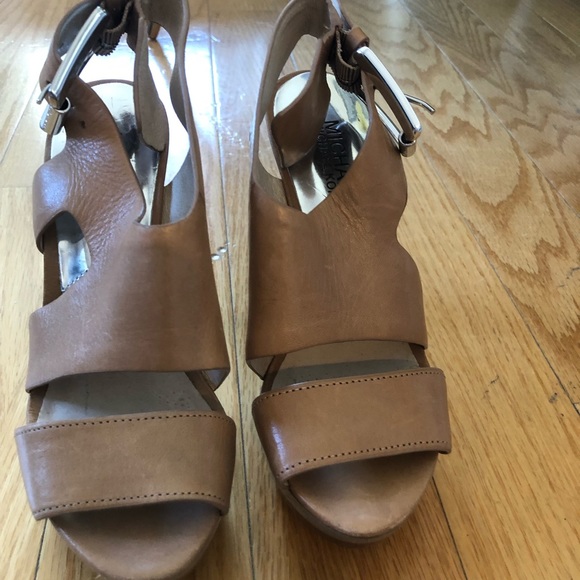 Michael Kors Karla Platform Sandals - Size 4 1/2 -5 - Picture 5 of 7